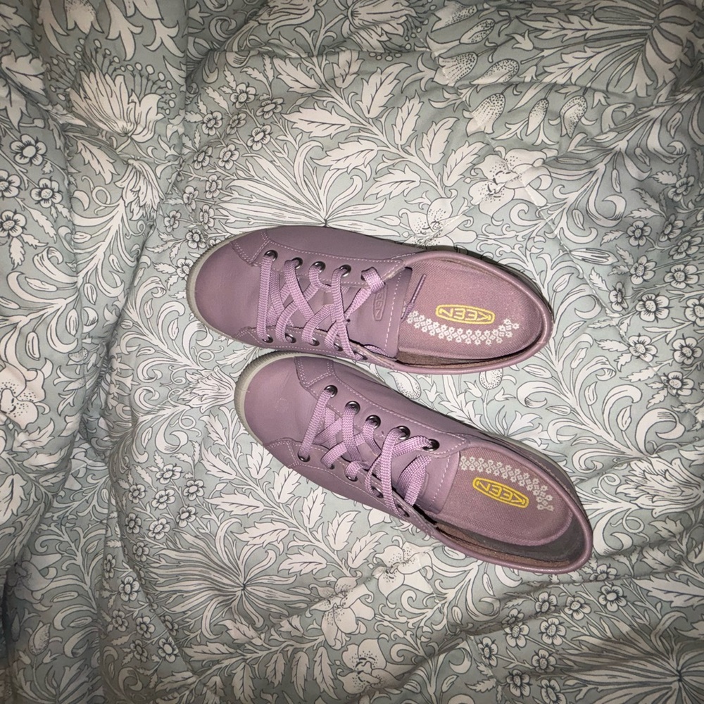 Keen Women's Lorelai Sneaker Purple